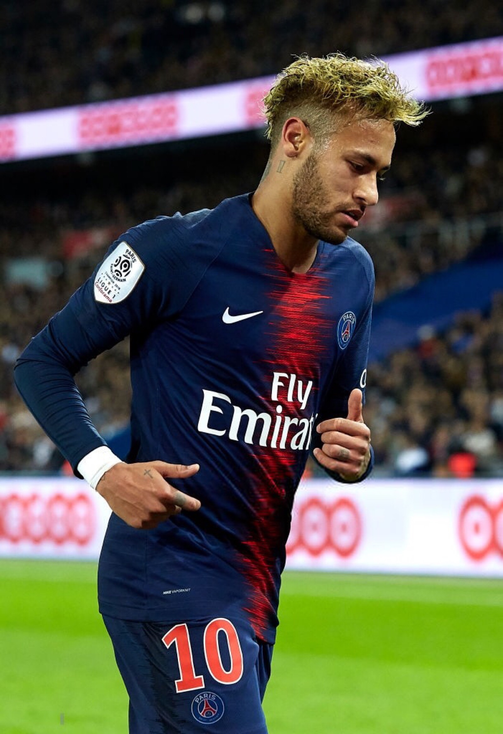 足球西甲豪门迎来连胜，状态回暖