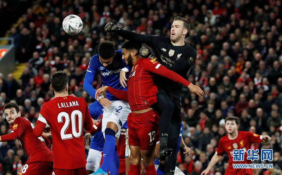 足球中超球队失误频频，主帅暴怒