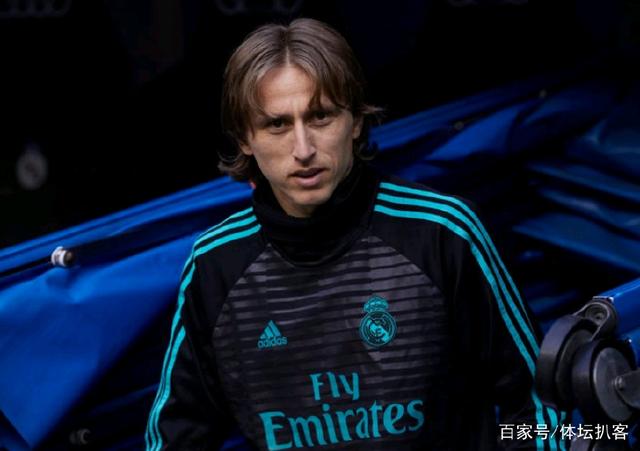 邮报：伯恩茅斯后卫塞内西与女足后卫鲍尔斯成英超新明星情侣