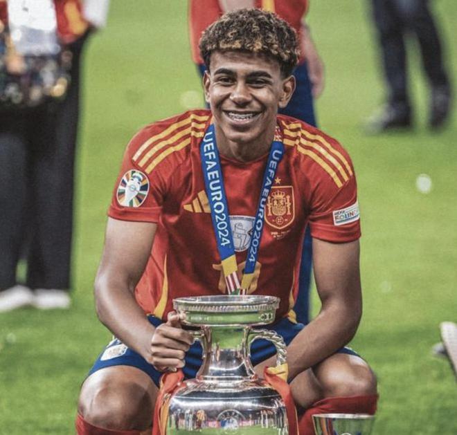 青岛西海岸总经理：郑智确实是球队新任主帅候选人之一