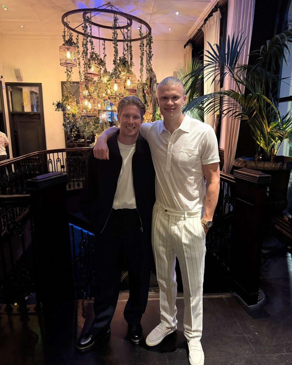 篮球勇士核心三分11投9中，全场手感火热